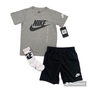 Nike Boys Black Shorts and Gray T Shirt Set Size 5